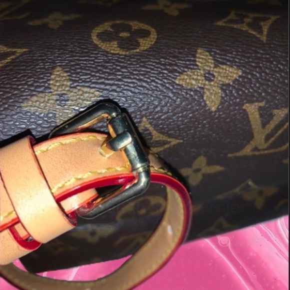 Vintage Authentic Louis Vuitton Cross Body Bag - Picture 8 of 11